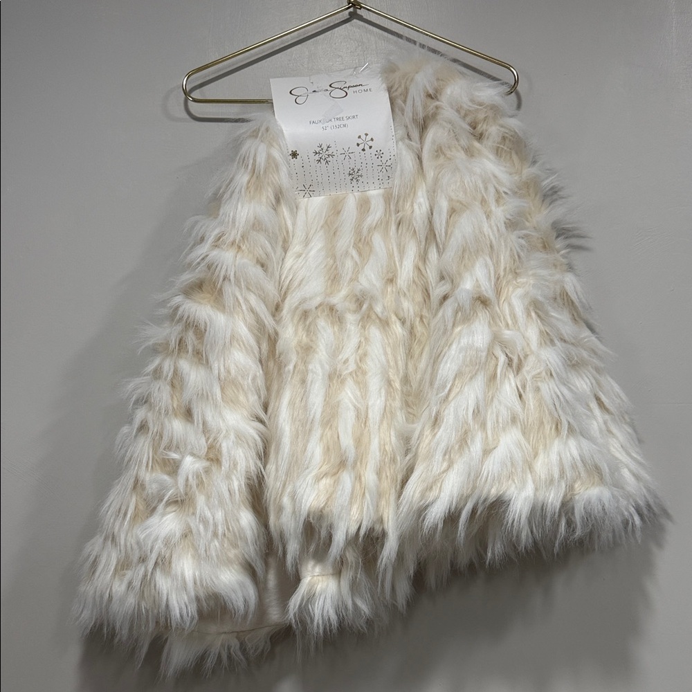 Jessica Simpson Faux Fur Tree Skirt in Cream